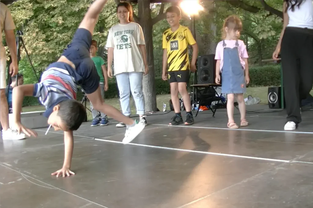 hip-hop-generation80brussels-2022podium-enfant-Breakdance-Park-Josaphat
